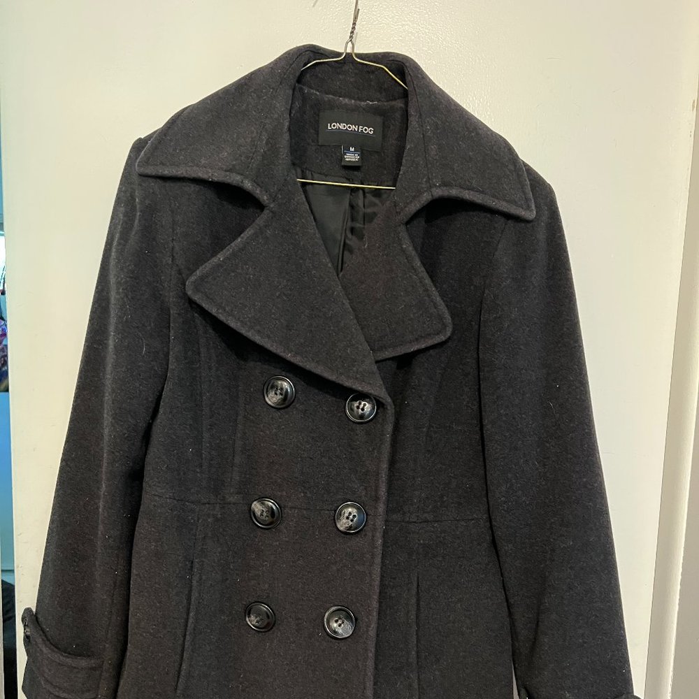 Beautiful London Fog coat. Gray, Medium heavy weight Pea Coat
